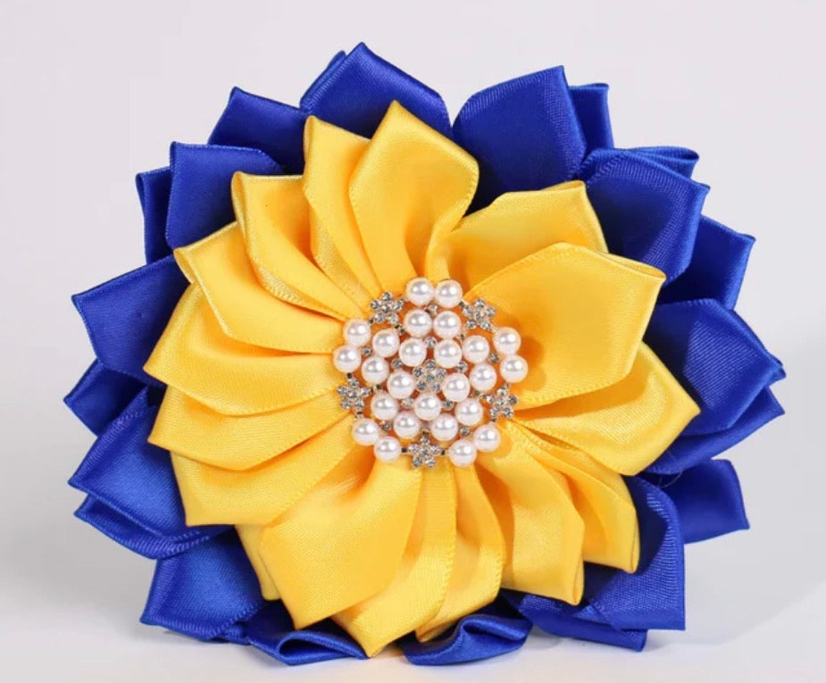 Flower brooch pin
