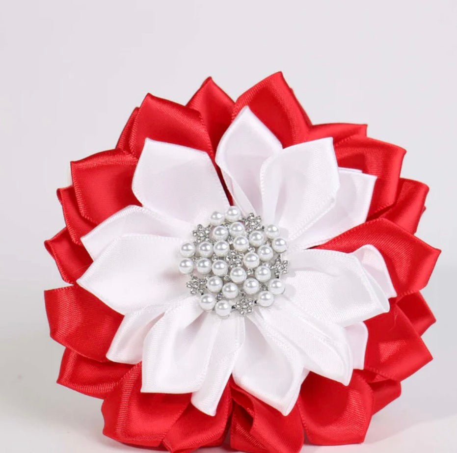 Flower brooch pin